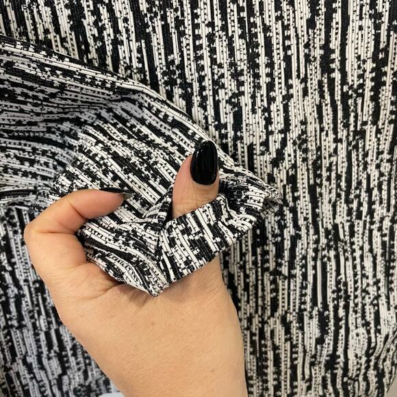 Athleta Flurry Black White Long Sleeve Turtleneck Cold Weather Top Size M - Picture 8 of 10